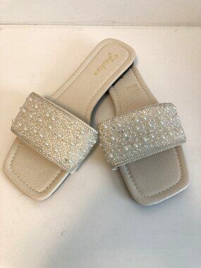 Fashion Pearl and Rhinestone Slide Sandals/ Cream/ Size 10.5